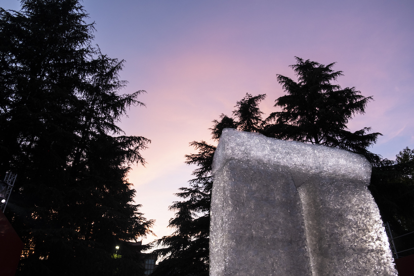 milan’s newest monument by VATRAA reinterprets stonehenge with 16,000 recycled plastic bottles