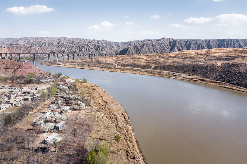 STUDIO QI builds the 'stray bird' boutique hotel in a chinese oasis designboom