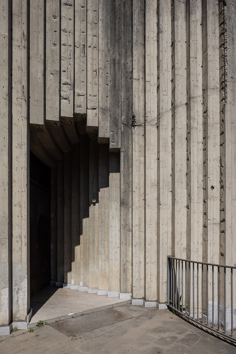 ste murray captures brutalist curves and rings of sacra famiglia church in italy as it turns 50