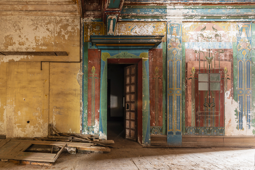 romain veillon captures the faded interiors of château laurens in france designboom