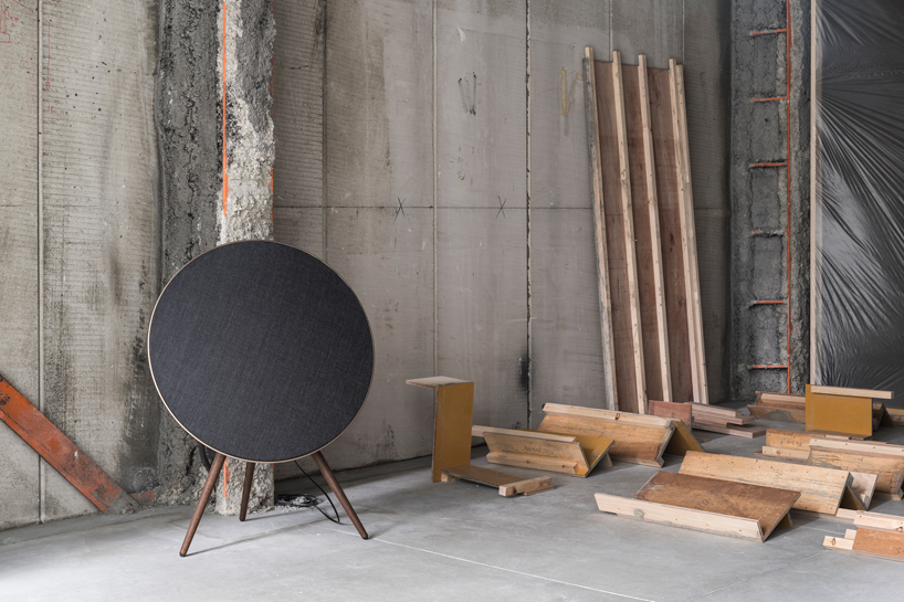 yusuke seki recycles used timber to create the bang & olufsen pop-up store in kyoto designboom