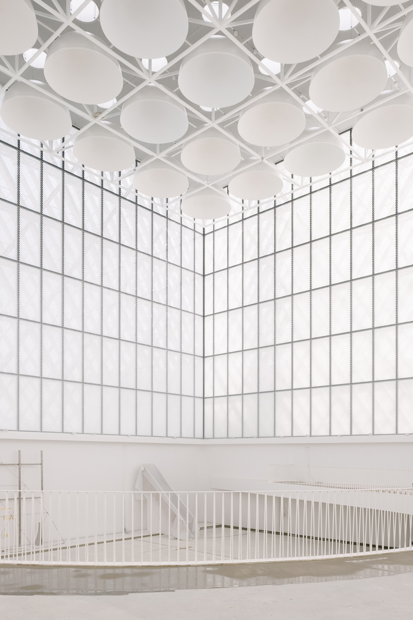 guilherme da rosa captures the clean white lines of bevk perović's ljubljana islamic center designboom