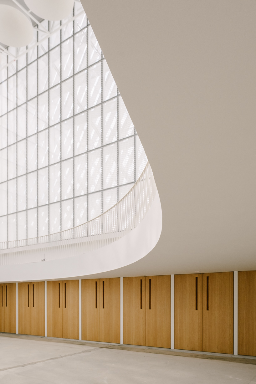 guilherme da rosa captures the clean white lines of bevk perović's ljubljana islamic center designboom