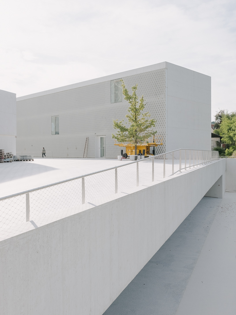 guilherme da rosa captures the clean white lines of bevk perović's ljubljana islamic center designboom