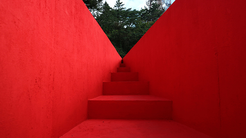 a red wound cuts the earth for hajime yoshida + yoshihiro mikami's land art in japan - 2