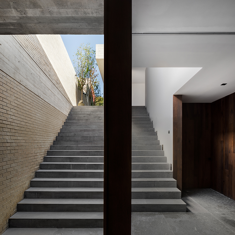 home studio with the invention of the concept of a house and studio a new approach to indoor living emerged this architectural starting point generated a total spatial and visual integration with th 8