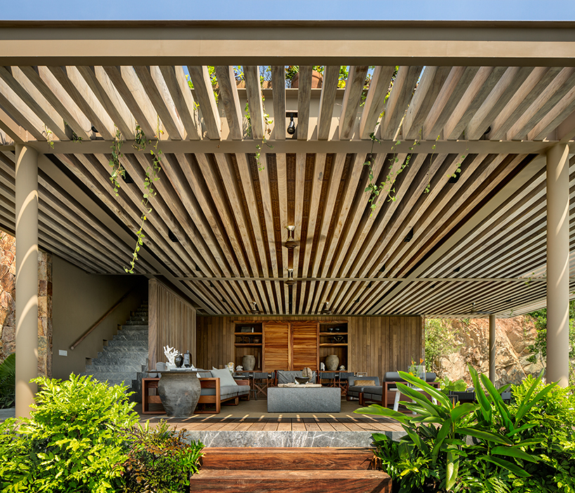 manuel cervantes estudio inserts 'punta ixtapa' into the mexican coastline designboom