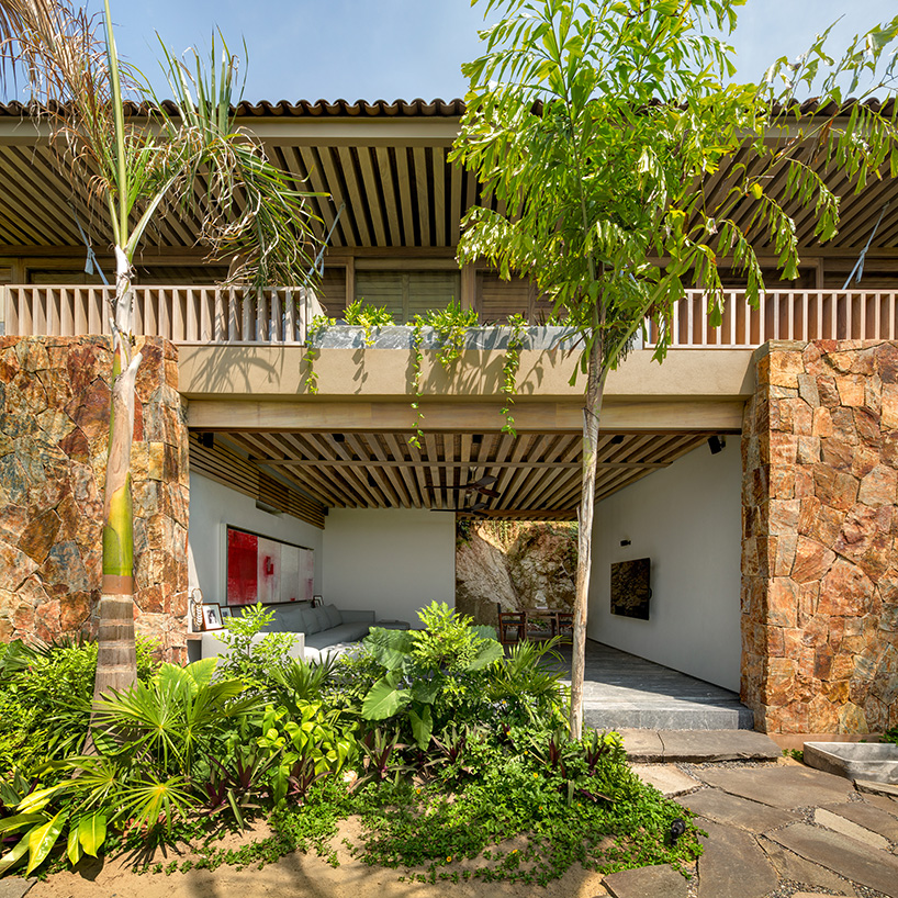 manuel cervantes estudio inserts 'punta ixtapa' into the mexican coastline designboom