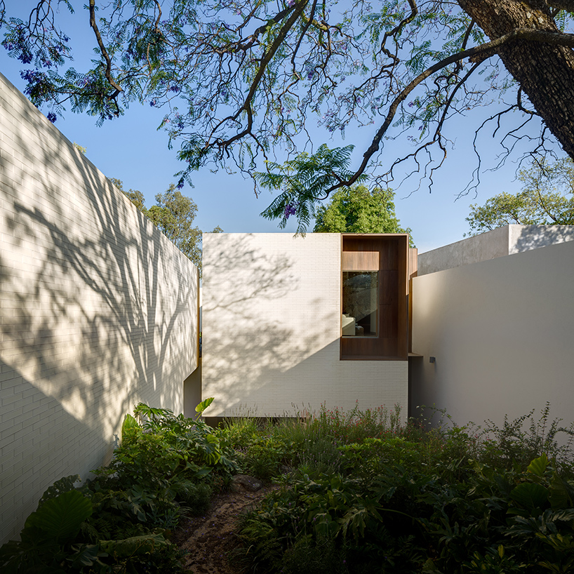 manuel cervantes estudio launches its most recent monograph by the publisher tc cuadernos which brings together the work of the studio from the last 10 years a book that highlights the dialogue of t 10