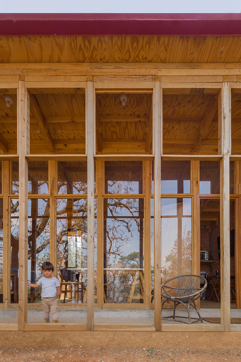 manuel cervantes estudio perches bioclimatic rural house in mexican woodlands