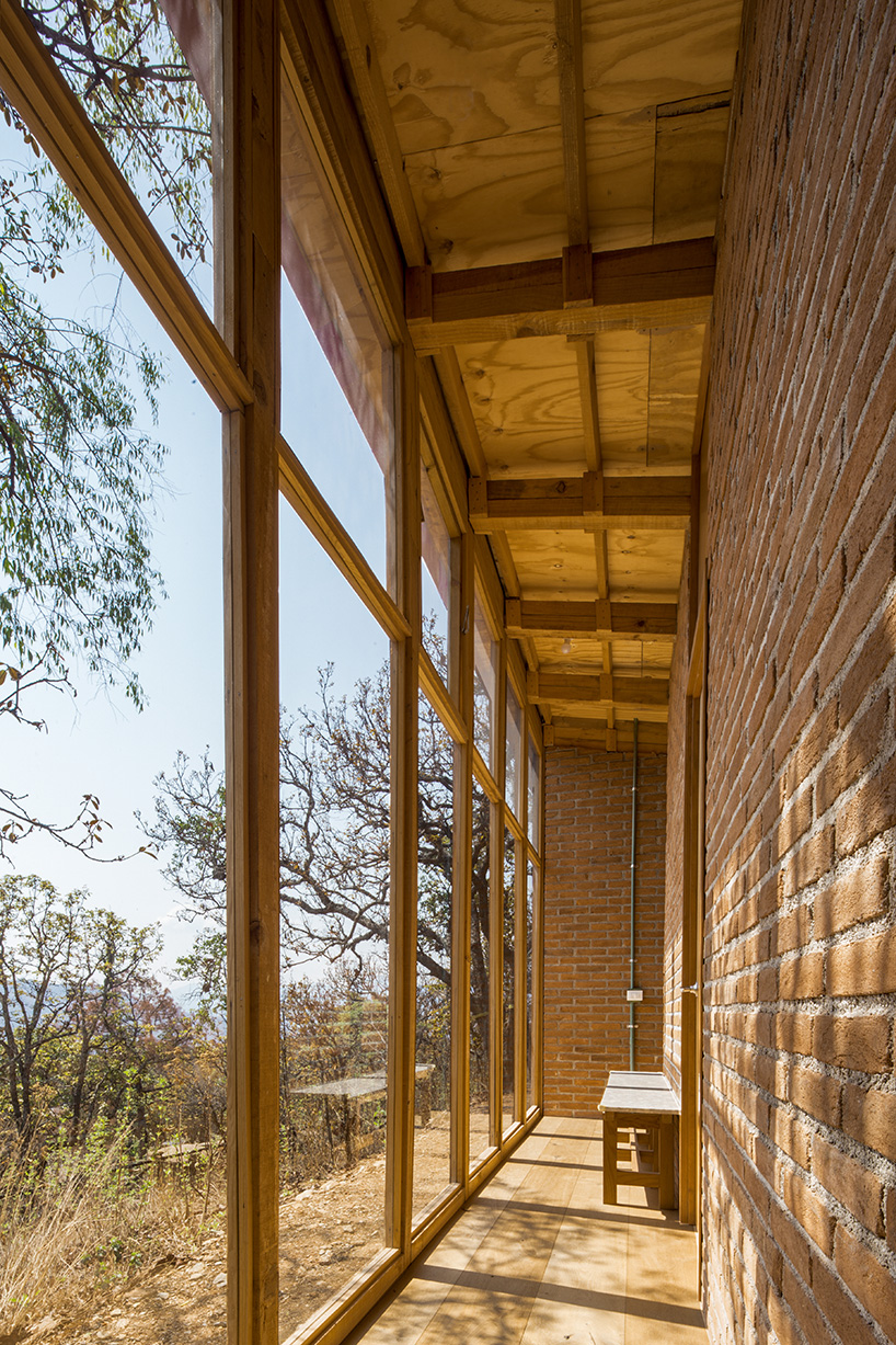 manuel cervantes estudio perches bioclimatic rural house in mexican woodlands