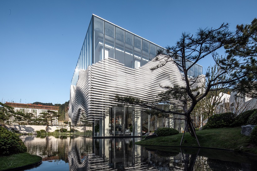 aoe-shanxiao-sales-pavilion-fog-ripple-louvers-nanshan-chongqing-china-11-25-2019-designboom