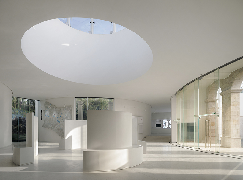 chinese tradition meets roman arches & domes in aoe architects' art hall