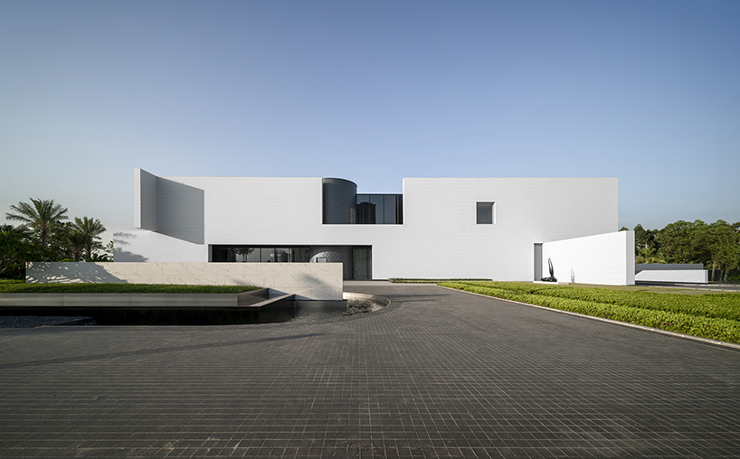 intersected white walls form geometric retail center + art gallery by aoe architects in china