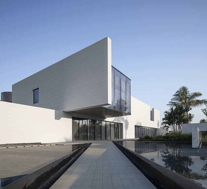 break the boundary of the wallhaikou international duty free reception center 5