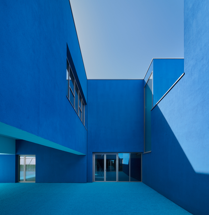 dominique coulon applies varying shades of blue to school group 'rené beauverie' in france