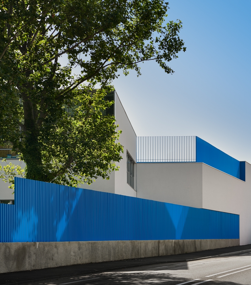 dominique coulon applies varying shades of blue to school group 'rené beauverie' in france