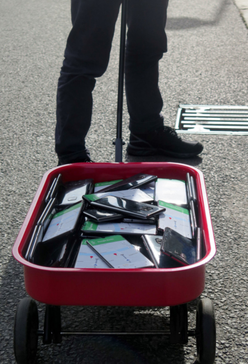 simon weckert causes a 'virtual traffic jam' with 99 smartphones and a handcart - 5