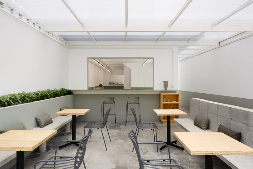 phenomena-torta-da-vila-restaurant-interiors-graphic-identity-brazil-02-05-2020-designboom