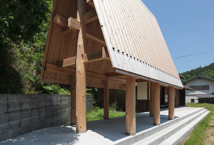 2m26 shelters the japanese countryside with 'simply a roof' of zero impact