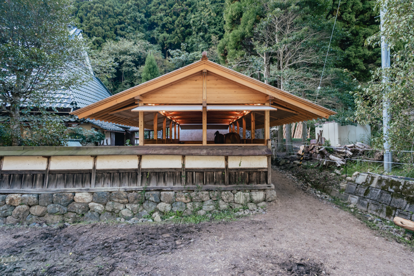 locally sourced wood and traditional japanese joinery shape 2m26's horse stable in kyoto