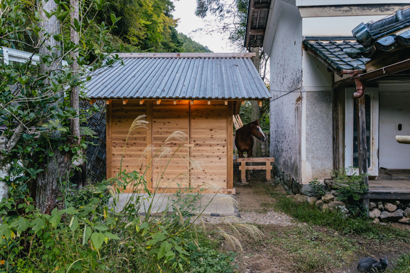 locally sourced wood and traditional japanese joinery shape 2m26's horse stable in kyoto