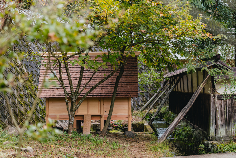 japanese shrine architecture informs 2m26’s zero-impact chicken coop in japan