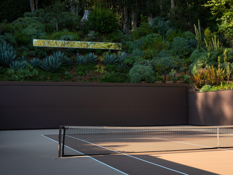 'santa monica linear' reflective piece by phillip k. smith III + SOM mirrors lush californian landscape