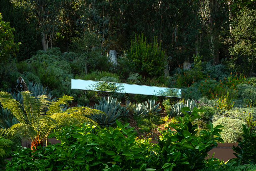 'santa monica linear' reflective piece by phillip k. smith III + SOM mirrors lush californian landscape