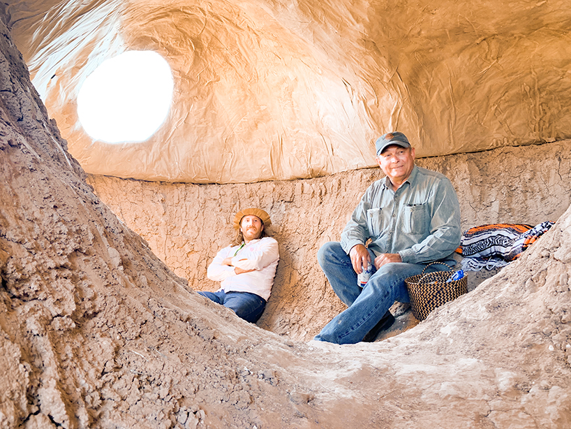 i/thee + roundhouse platform cast giant papier-mâché domes in the texas panhandle designboom