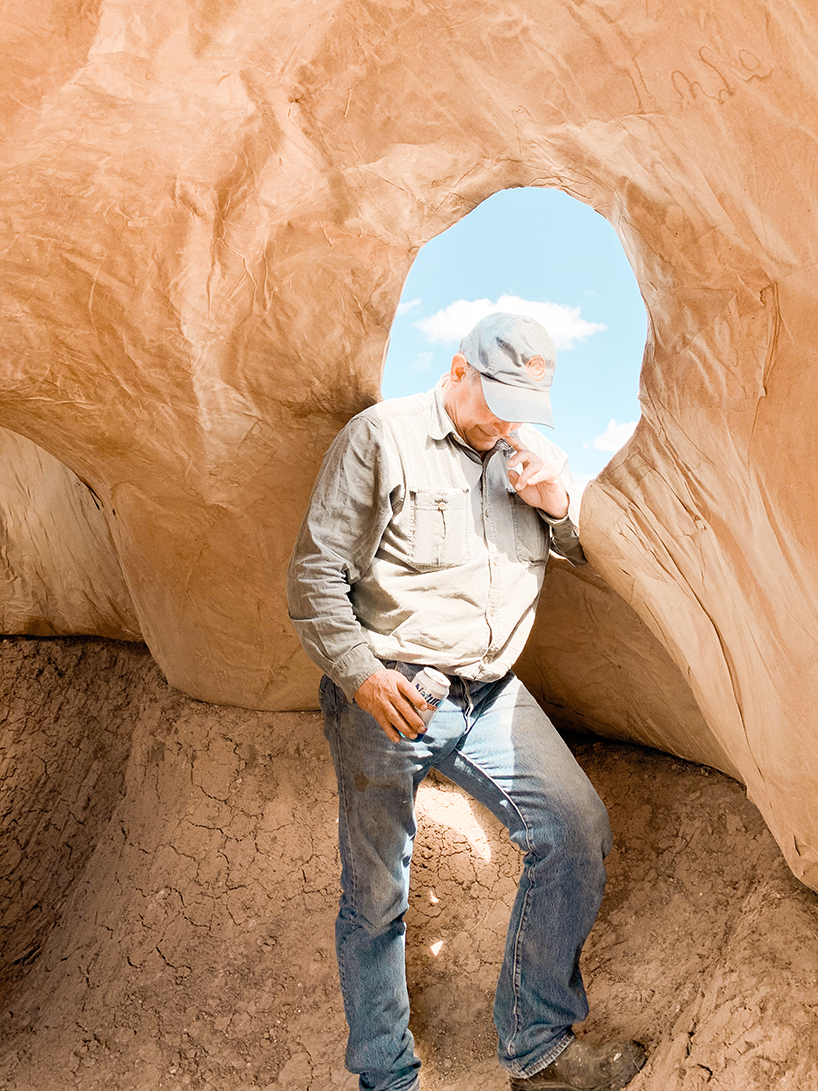 i/thee + roundhouse platform cast giant papier-mâché domes in the texas panhandle designboom