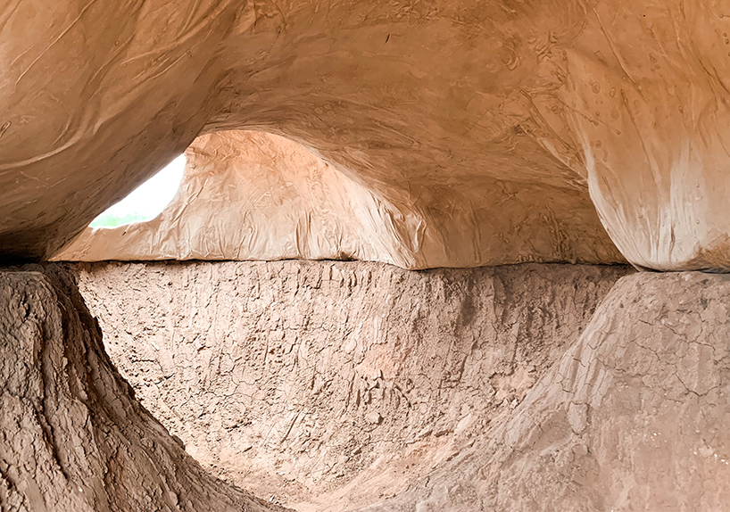 i/thee + roundhouse platform cast giant papier-mâché domes in the texas panhandle designboom