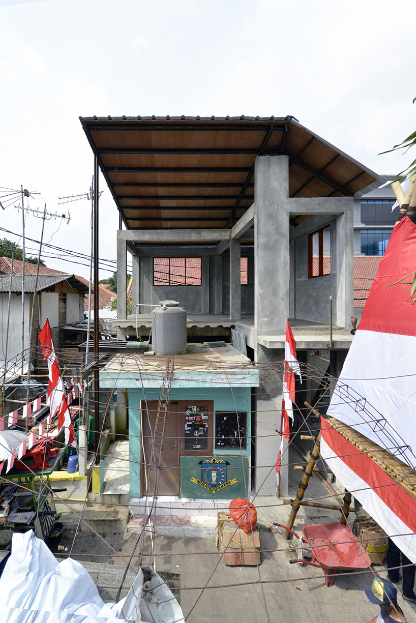 R/UDO improves the drainage infrastructure of an unplanned settlement in jakarta designboom