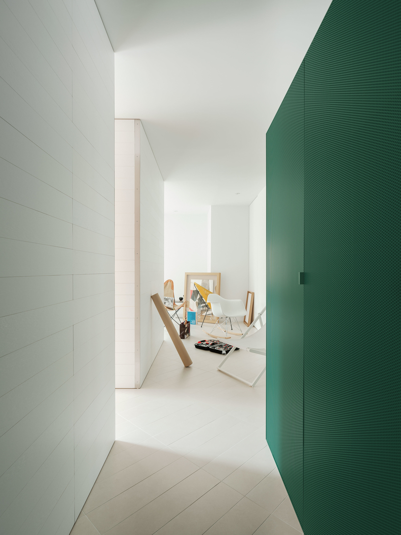 hanghar completes residence in spain with trasparent storage units, exposing private belongings