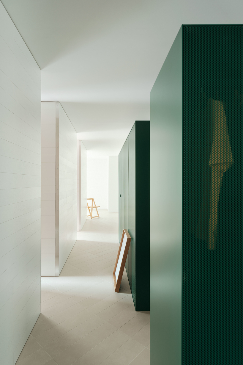 hanghar completes residence in spain with trasparent storage units, exposing private belongings