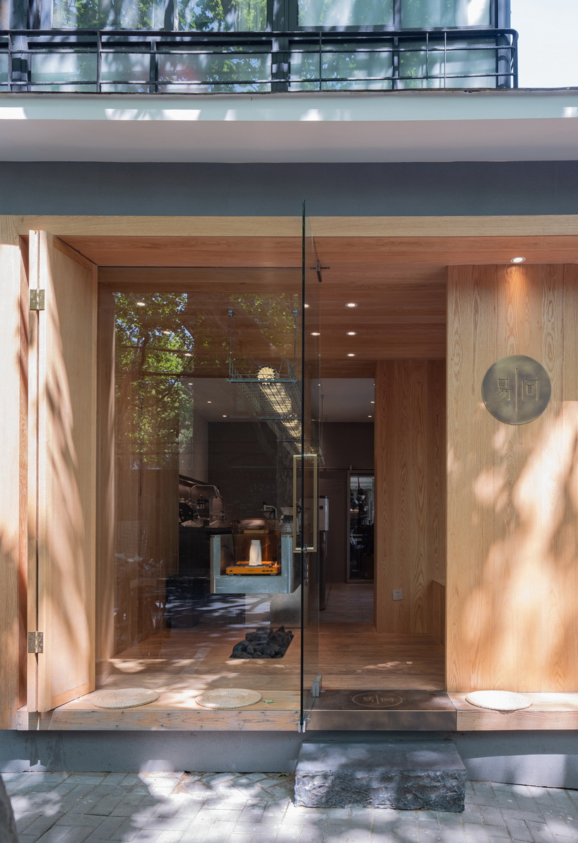 golucci embeds serene wooden box café into the concrete urban fabric of shanghai