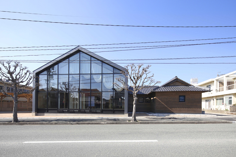 shigeru aoki builds a kindergarten over a 100-year-old wooden house in japan designboom