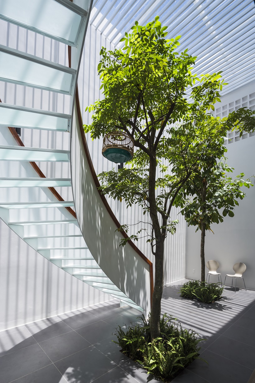 CTA builds residence in vietnam with in-between garden spaces for quality family time