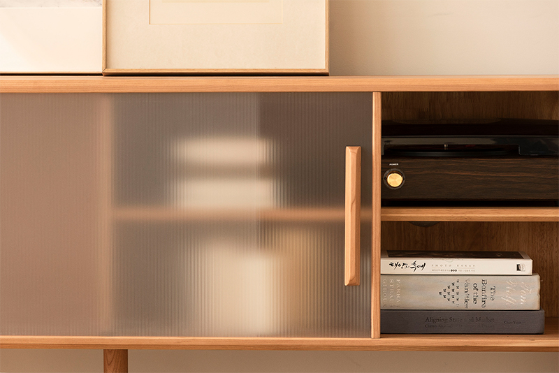 bent resin panel meets solid wood in roundness tv cabinet by ruhan chen for ziihome 3