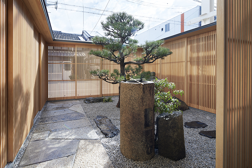 kenzo makino & associates turns parking space into courtyard garden