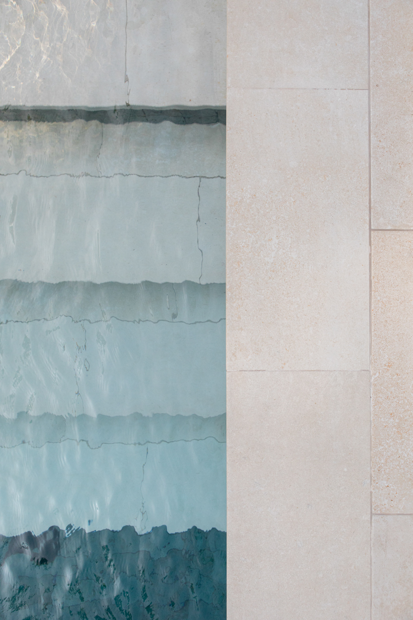 sirena house by studio saxe combines beachfront and jungle living in costa rica designboom