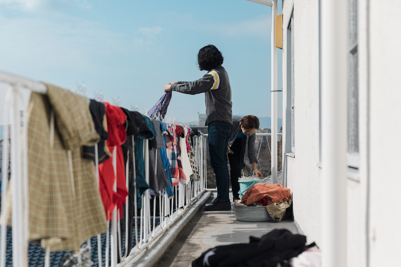DATSUEBA atelier by Yagyug Douguten in japan 'dresses itself' as visitors take off their clothes
