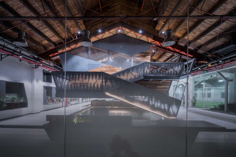 DUTS design creates 'floating' office within renovation project, in shanghai