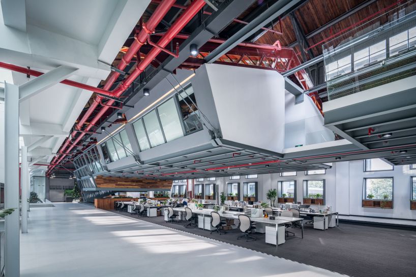DUTS design creates 'floating' office within renovation project, in shanghai