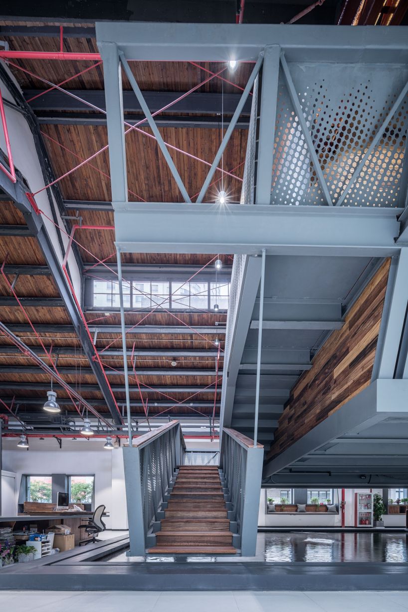 DUTS design creates 'floating' office within renovation project, in shanghai