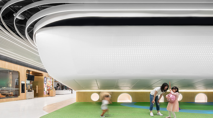 DUTS design installs infinite 'mobius ring' in beijing shopping mall with large-scale kids town