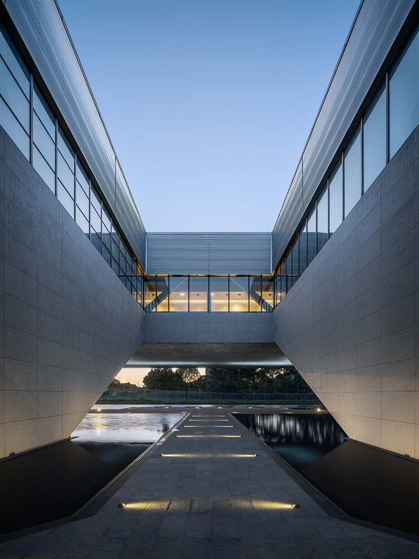 DUTS design creates a cantilevered building for industrial park in Shanghai