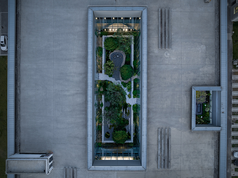 DUTS design creates a cantilevered building for industrial park in Shanghai