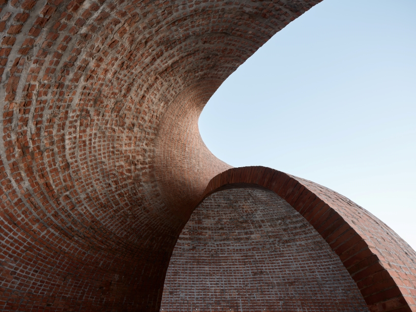 HCCH studio stacks hundreds of red bricks to craft spiral shell library in china