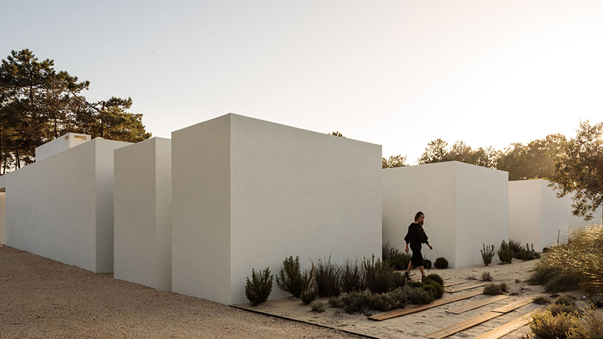 fragmentos designs a house of white volumes in comporta, portugal designboom